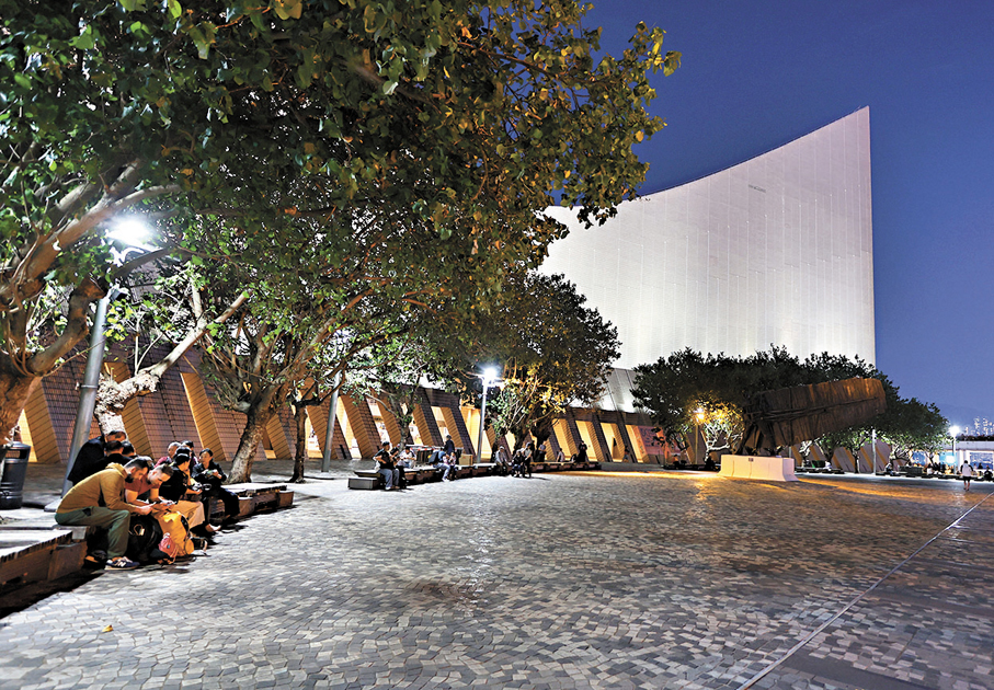 ●提供商業活動的場地包括香港文化中心露天廣場。 香港文匯報記者黃艾力 攝