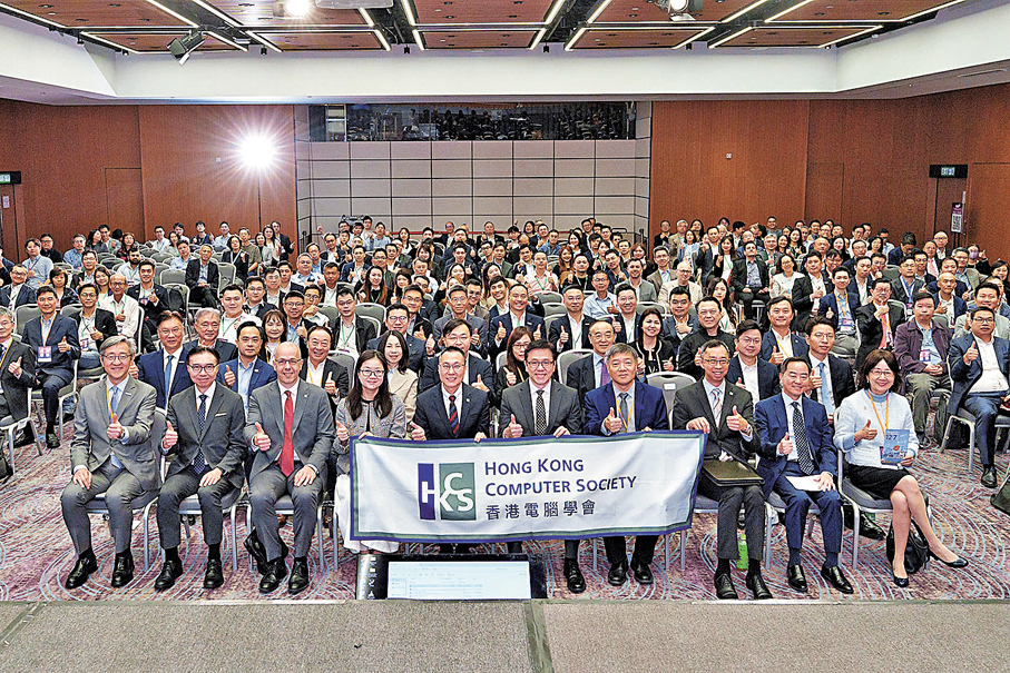 ●香港國際電腦會議 2025 昨日開幕。陳俊偉宣布將成立全港首個具規模凝聚信息安全領袖的專業平台「信息安全總監分部」。 主辦方供圖