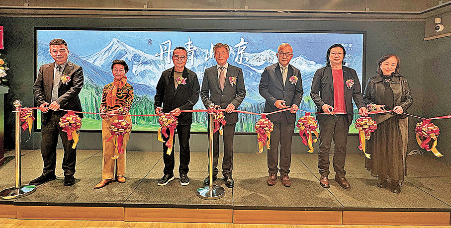 ●眾嘉賓出席展覽的開幕剪綵儀式。