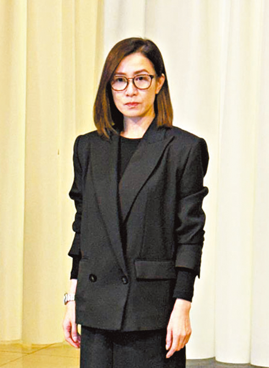 ●佘詩曼昨日面容憔悴，而且明顯哭到有點眼腫。 香港文匯報記者阿祖 攝