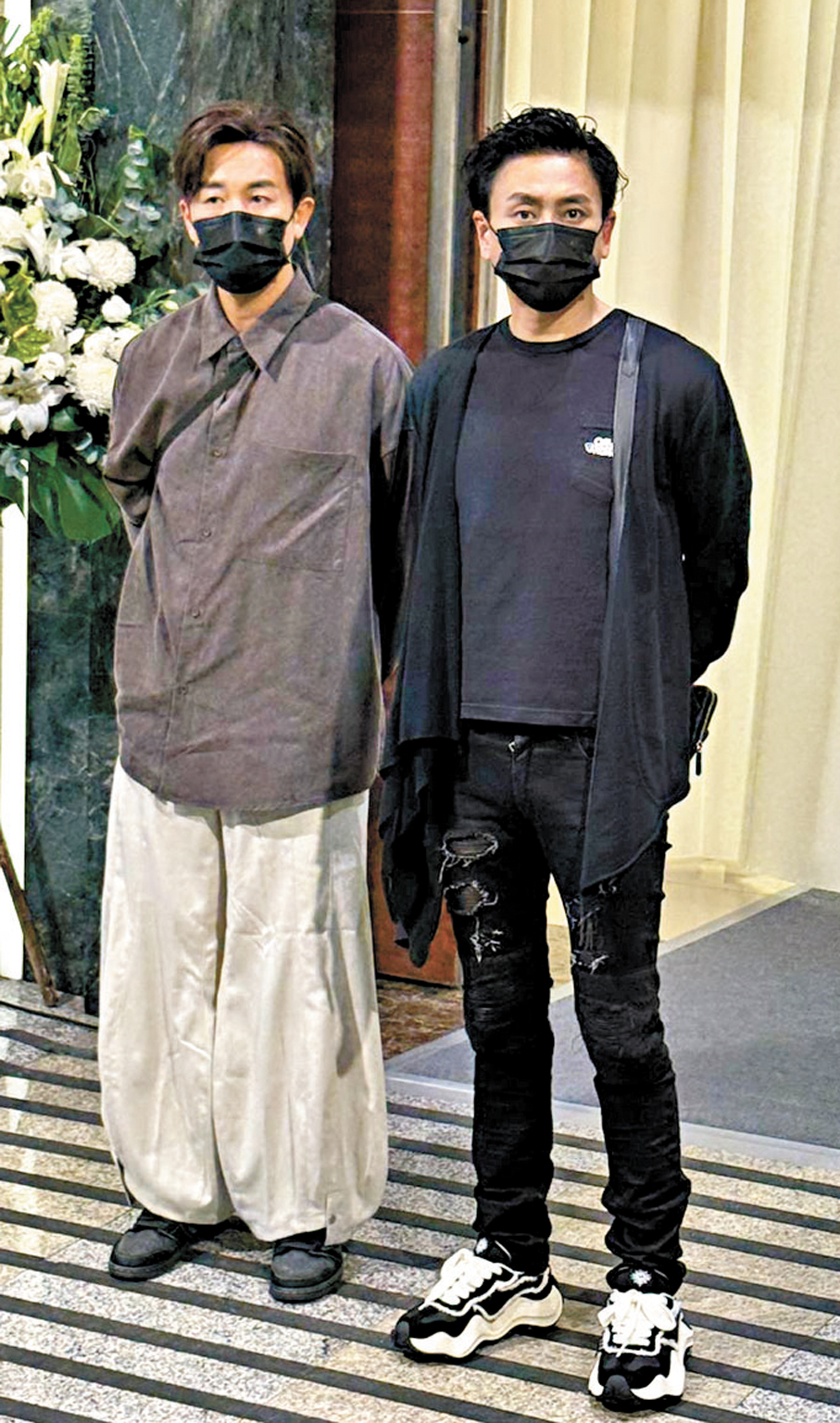 ●黃宗澤(右)和譚俊彥送別前輩。香港文匯報記者阿祖 攝