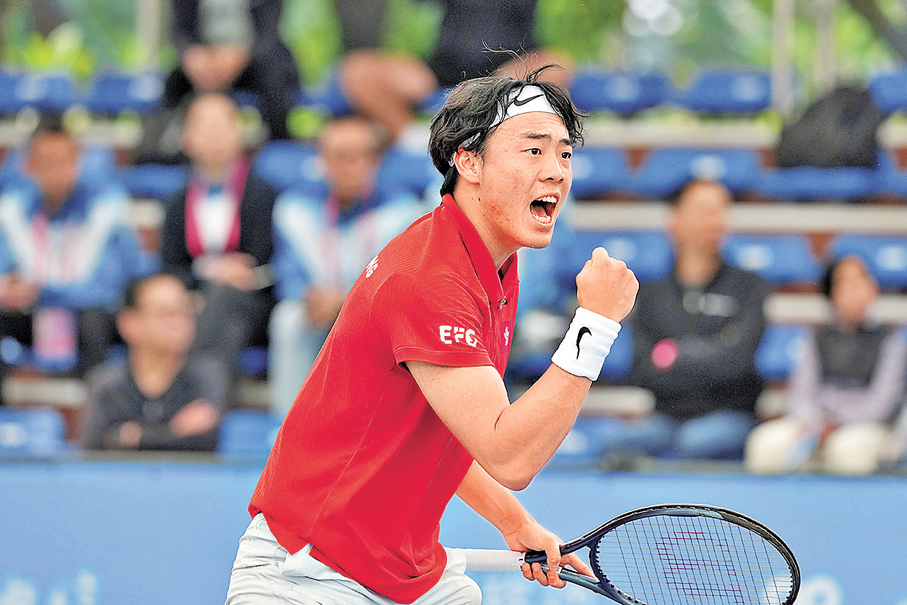 ●黃澤林以直落兩盤擊敗北京隊球手崔杰，晉級四強。 中新社