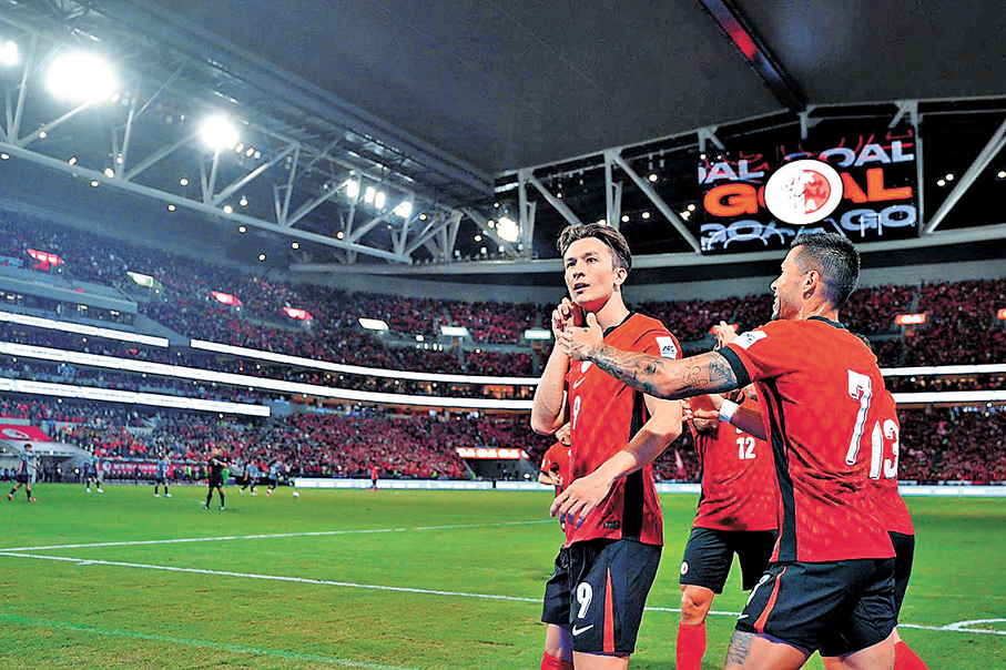 ●安永佳（左）入球後慶祝。  大公文匯全媒體記者麥鈞傑 攝