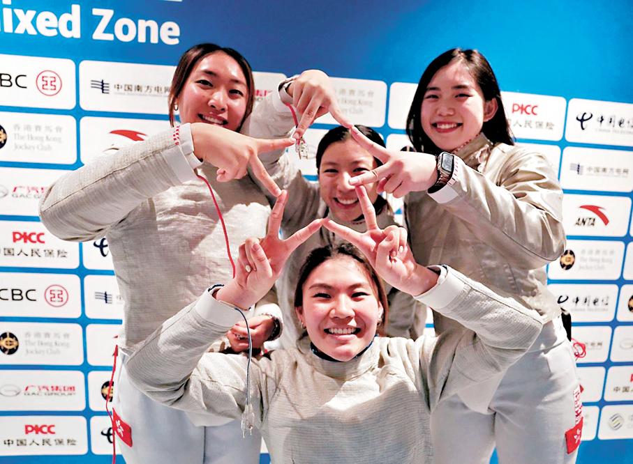 ●香港女子佩劍隊隊員之間感情深厚。 香港文匯報記者郭正謙  攝