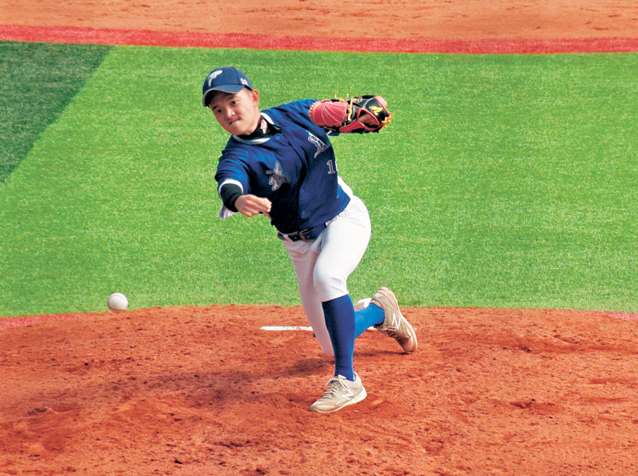 ●福建棒球隊投手在投球。