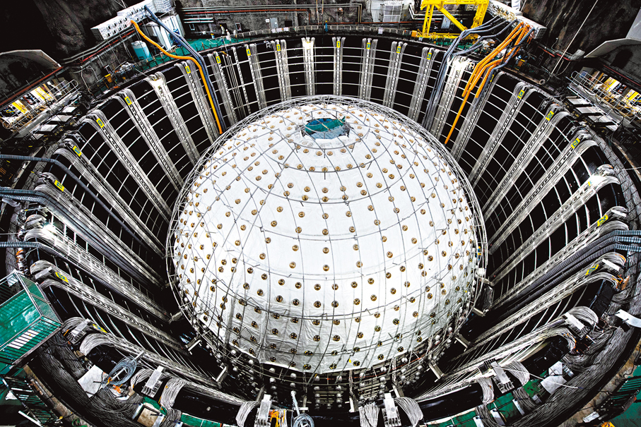 ●江門中微子實驗（JUNO）中心探測器。 香港文匯報廣東傳真