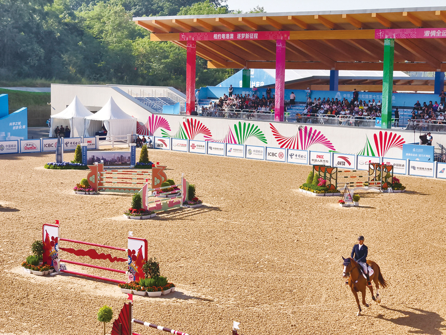 ●11月10日至19日在深圳光明國際馬術中心舉行的馬術賽事，吸引了全國馬術愛好者的目光。
