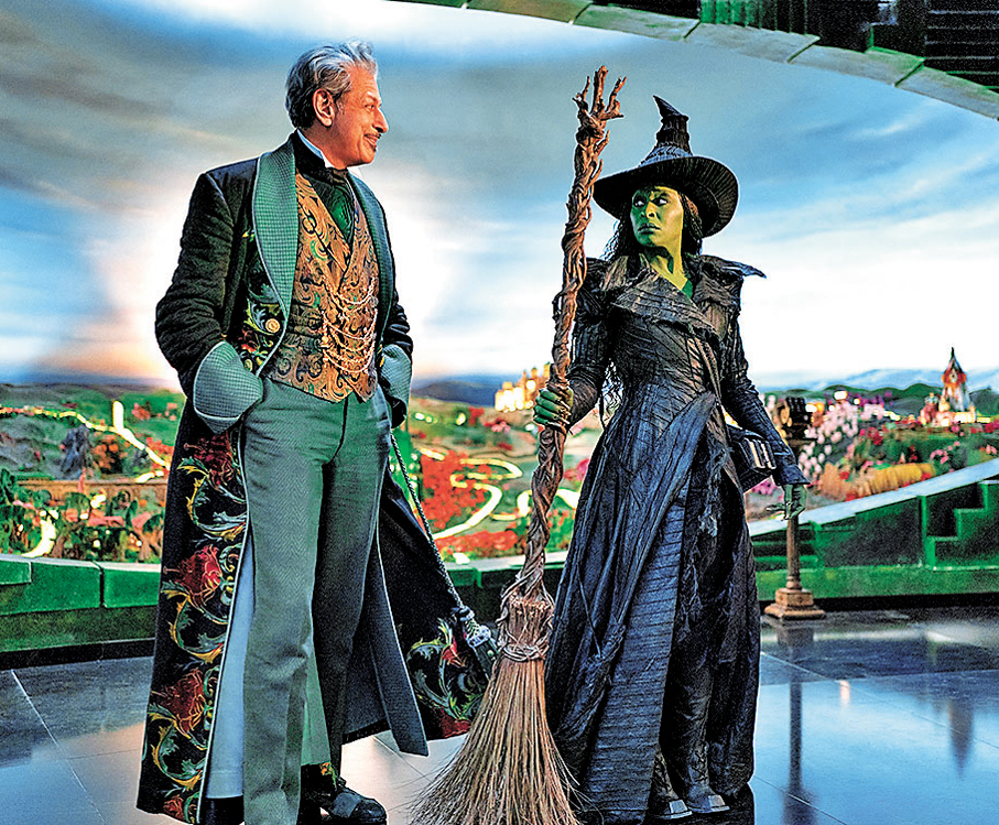 ●謝夫高拔林（左）飾演大巫師，而艾芙芭一角就由 Cynthia Erivo（右）飾演。