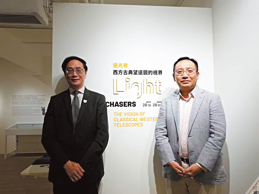 ●馮錦榮（左）與館長韓鵬
