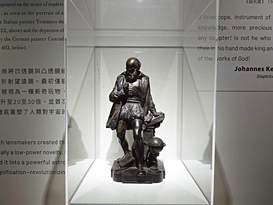 ●伽利略像，由托勒密博物館收藏。
