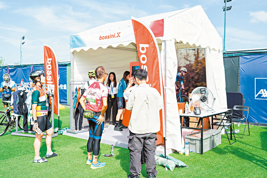 ●「運動市集」雲集逾十個國際及本地品牌，運動愛好者可盡情選購。 旅發局供圖