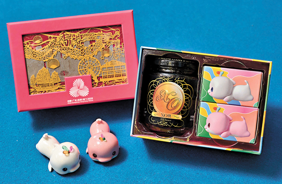 ●黃文翰在別注版XO醬禮盒上運用繁複而精細的鏤空層疊技法。