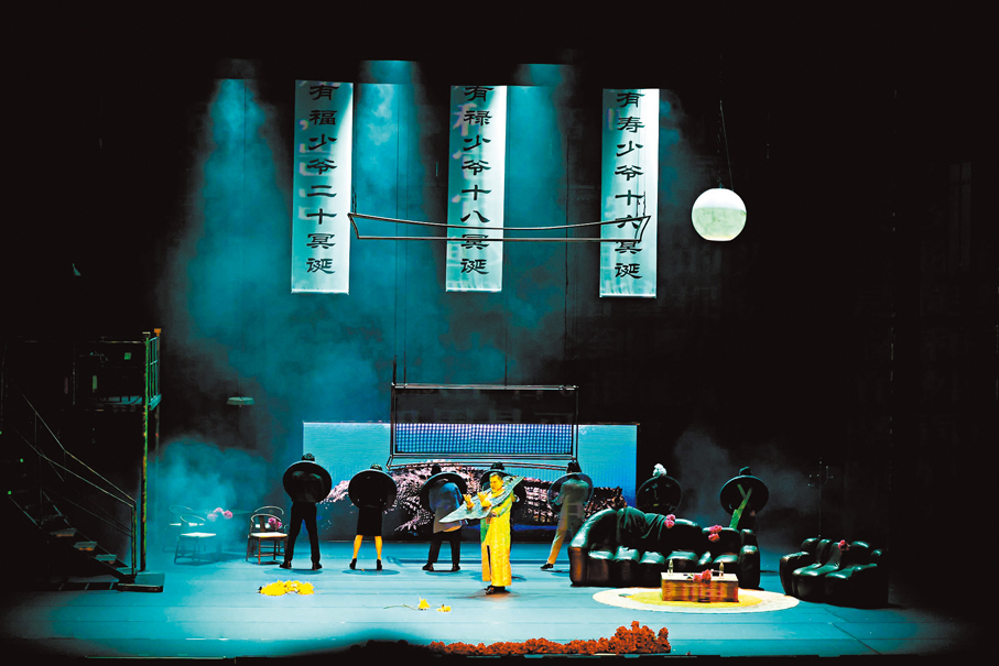 ●該劇以「鱷魚」為隱喻，剖析權力與慾望的膨脹過程。