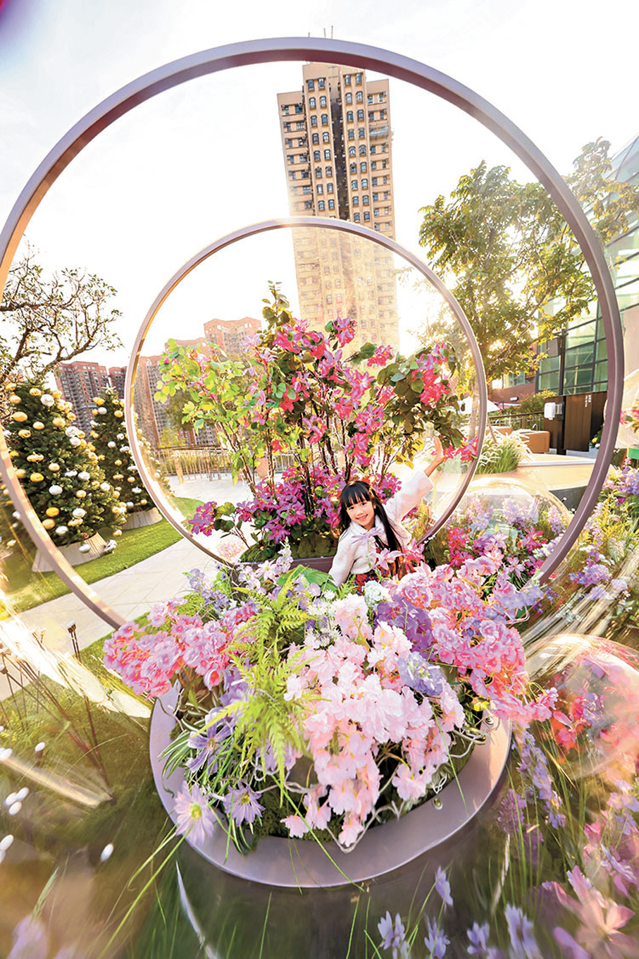 ●位於天空廣場的限定「繁花水晶球」打卡位。