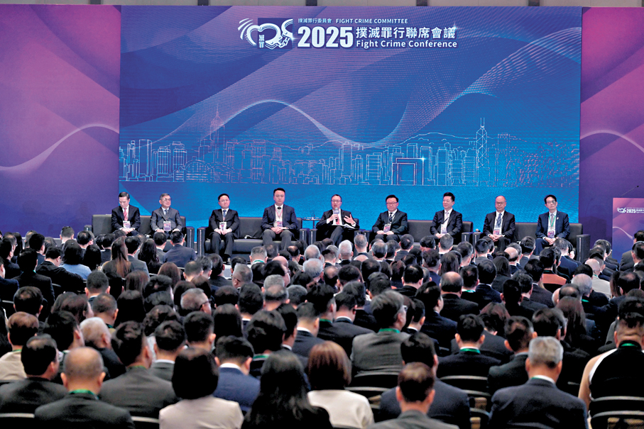 ●會上多位撲滅罪行委員會及十八區分區撲滅罪行委員會成員分享經驗。