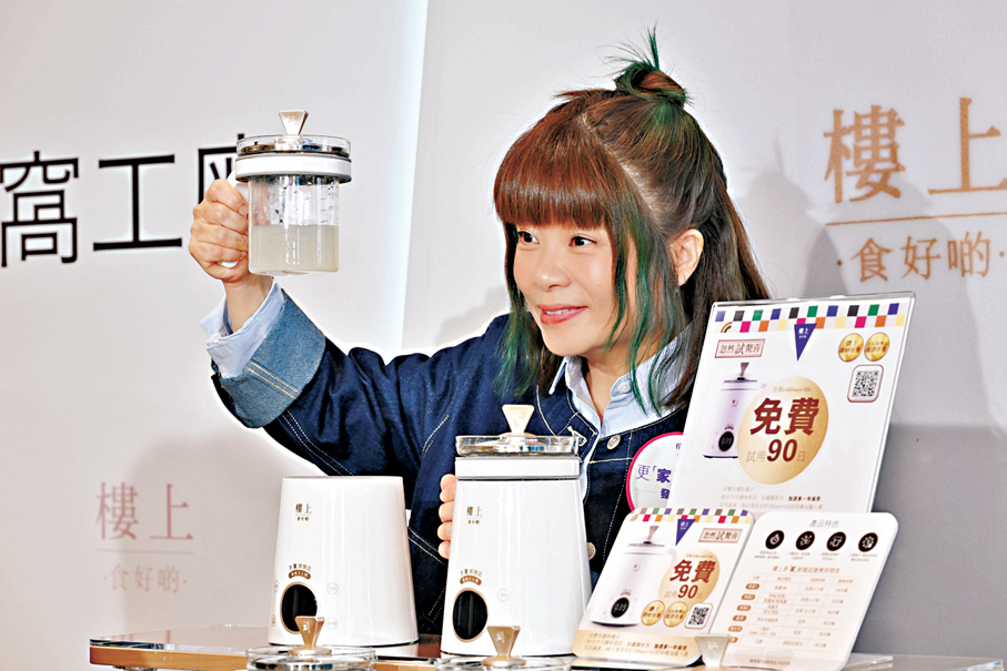 ●小儀示範燉盅用法。