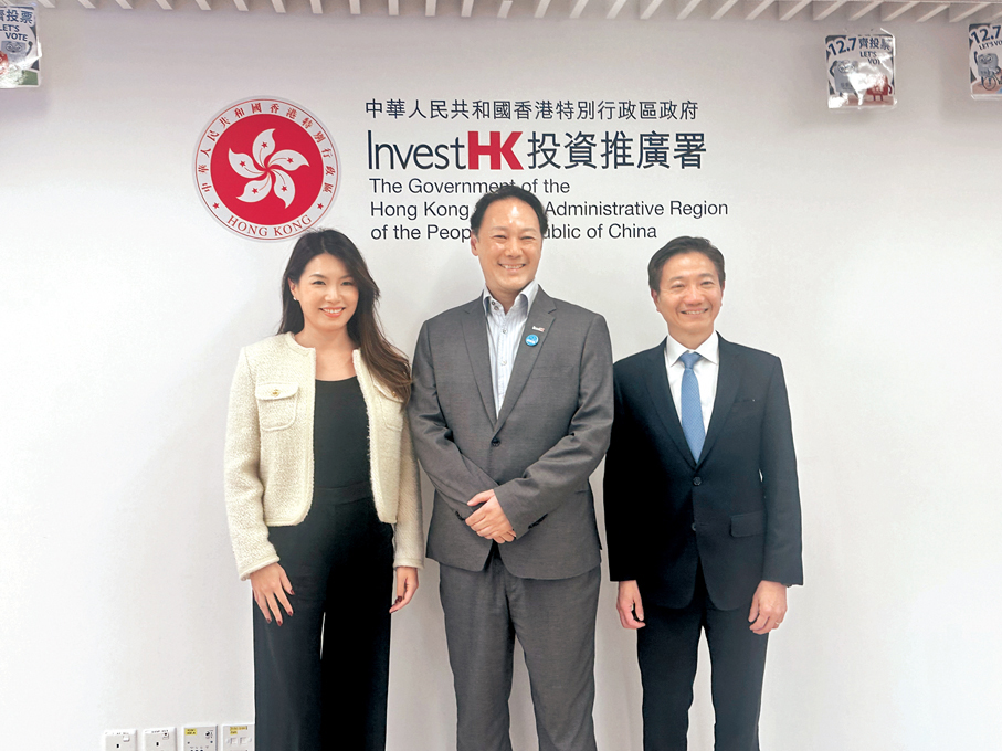 ● 左起：華夏基金（香港） 產品與策略部主管何蕊、投資署金融服務及科技、可持續發展環球總裁梁瀚璟、渣打銀行香港、大中華及北亞區交易銀行部主管林遠棟。香港文匯報記者馬翠媚  攝