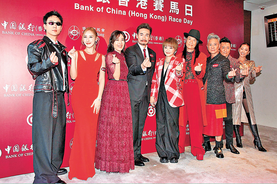 ●眾人齊派心。 香港文匯報記者達里  攝