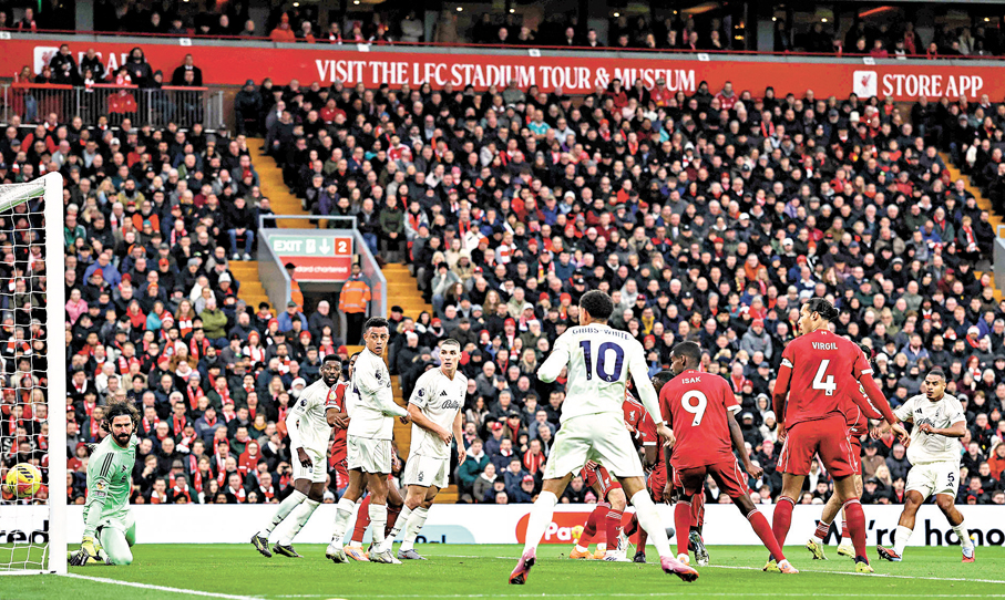 ●梅里路（右）助森林先開紀錄。  法新社