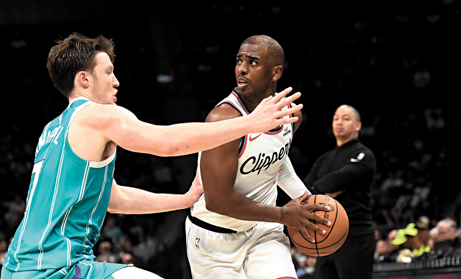 ●保羅（右）將於季後退役。  路透社