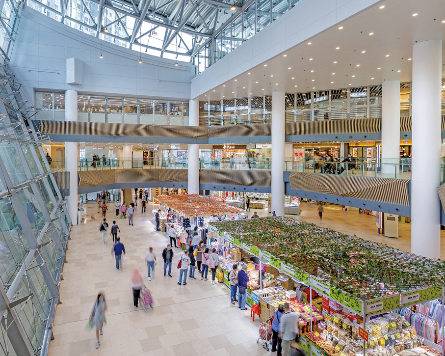 ●領展期望為商戶提供更佳營商環境，同時亦提升周邊居民的生活質量，達至雙贏。圖為領展旗下的啟田商場。