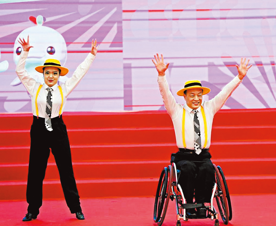 ●授旗儀式開始前先有體育舞蹈表演。