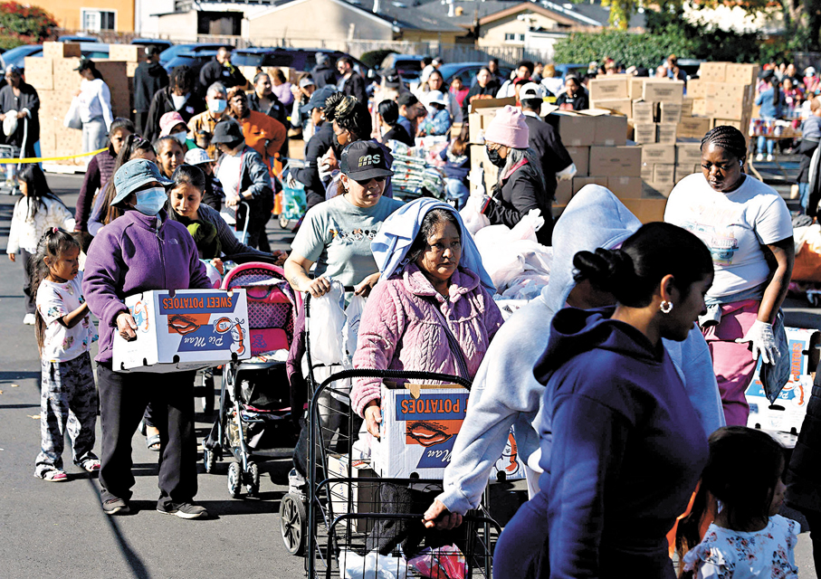 ●雖然美聯邦政府結束停擺，但許多領取食物券的人未獲重新發放補助金，仍需求助，感恩節難以盡情慶祝。 法新社