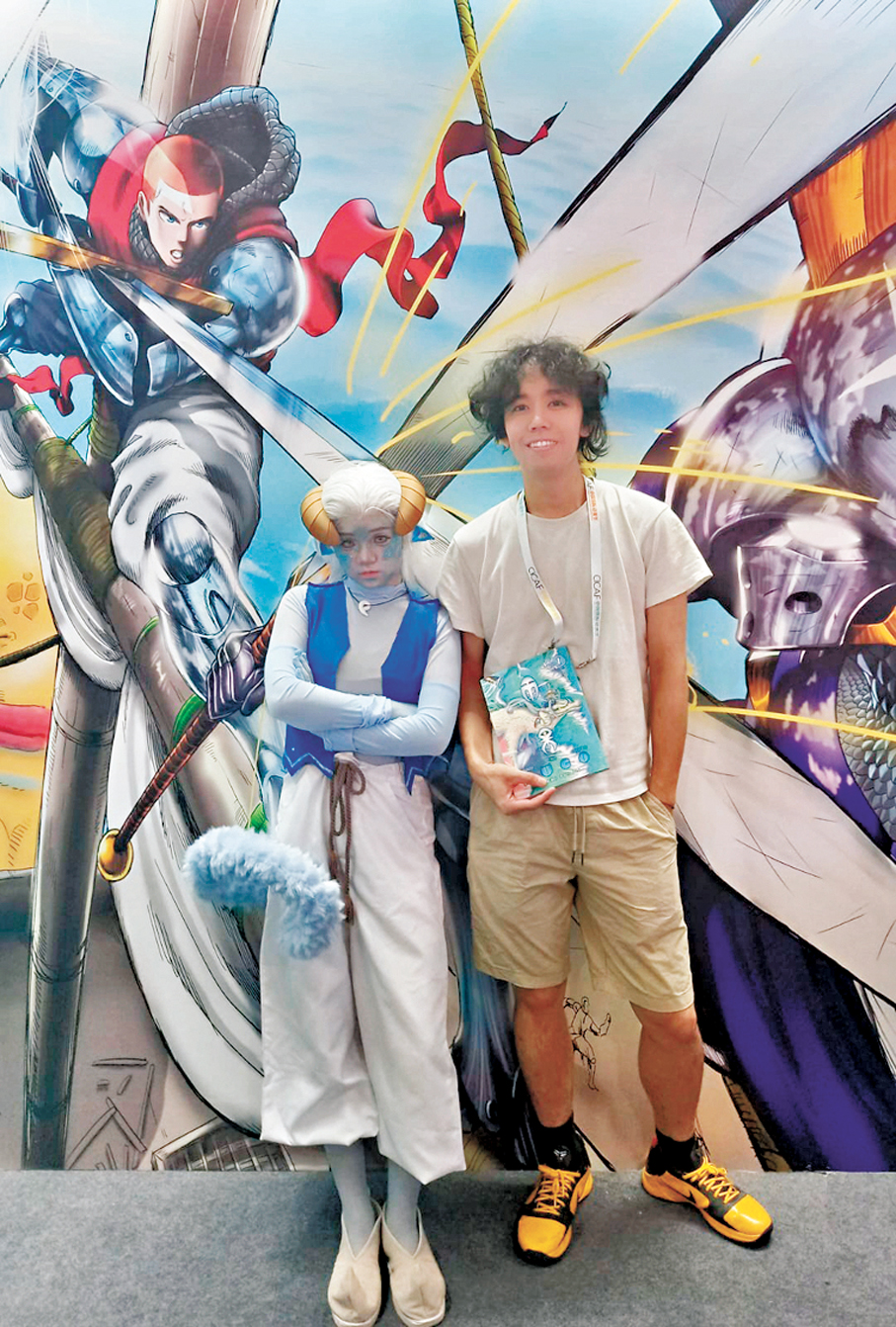 ●Ben Liu在香港動漫電玩節與雨果的cosplayer合影。