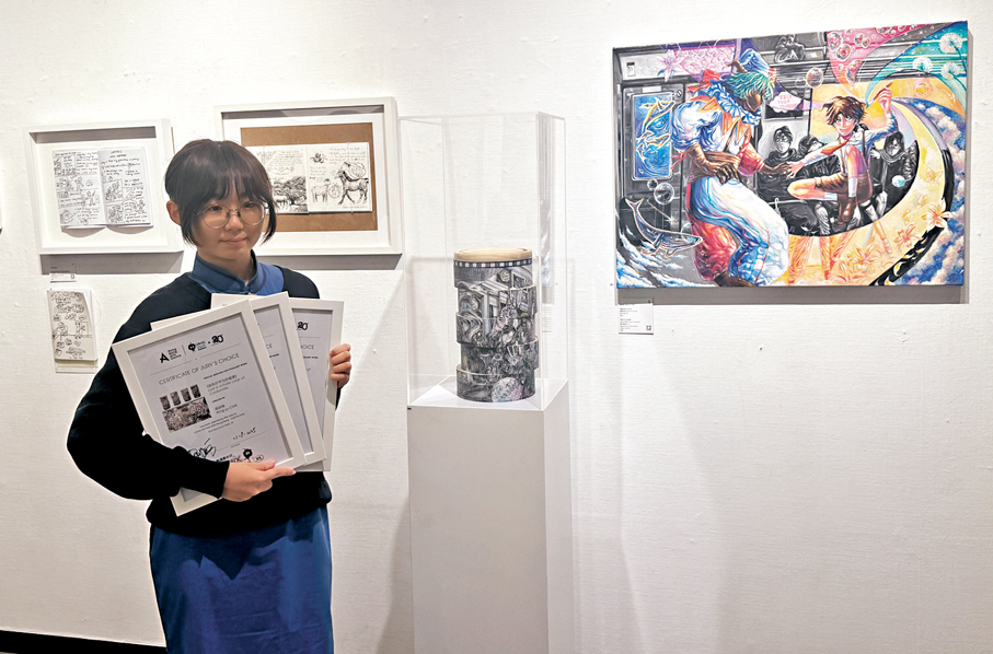 ●戚詠榆藉作品《迷失於平凡的循環》獲得三位漫畫家評審的特別推薦。 記者張岳悅  攝