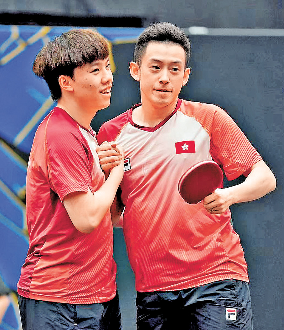 ●港乒男雙「老少組合」黃鎮廷（右）與陳顥樺首度首度衝上世界第一。 WTT世界乒聯微博圖片