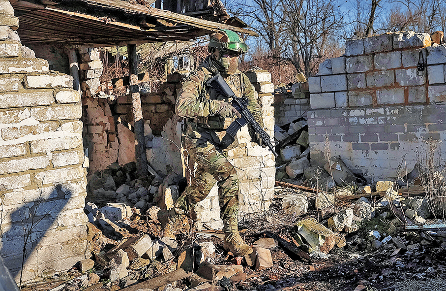 ●烏克蘭士兵在哈爾科夫進行軍事演練。 路透社