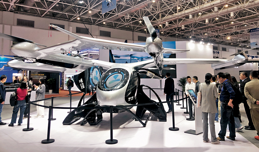 ●國產eVTOL載人航空器在2025亞洲通航展上亮相。香港文匯報記者方俊明  攝