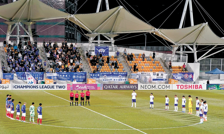 ●東方球員賽前進行一分鐘默哀儀式。 香港文匯報記者葉詩敏  攝