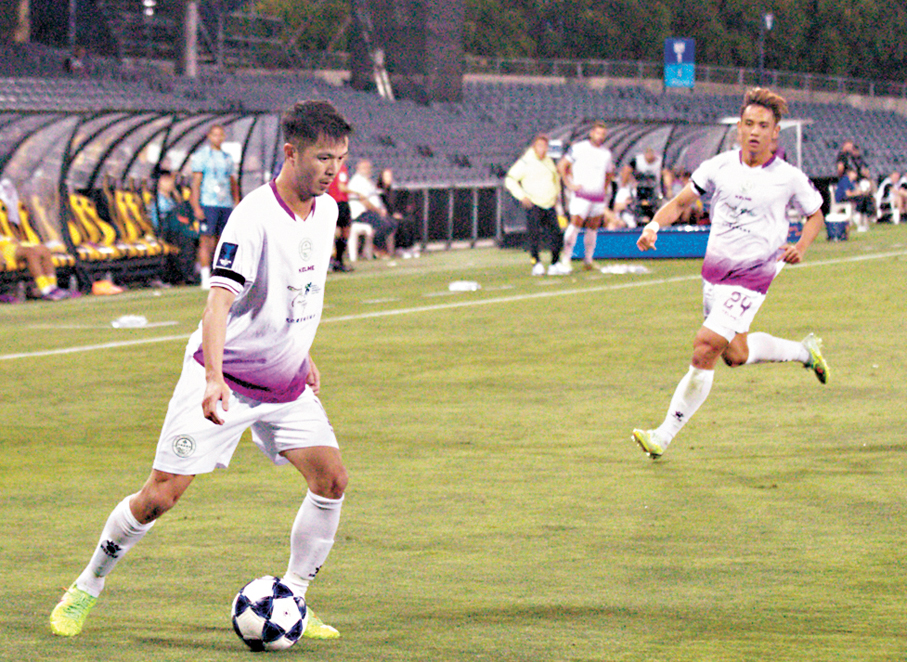 ●大埔球員臂纏黑紗作賽。 公關圖片