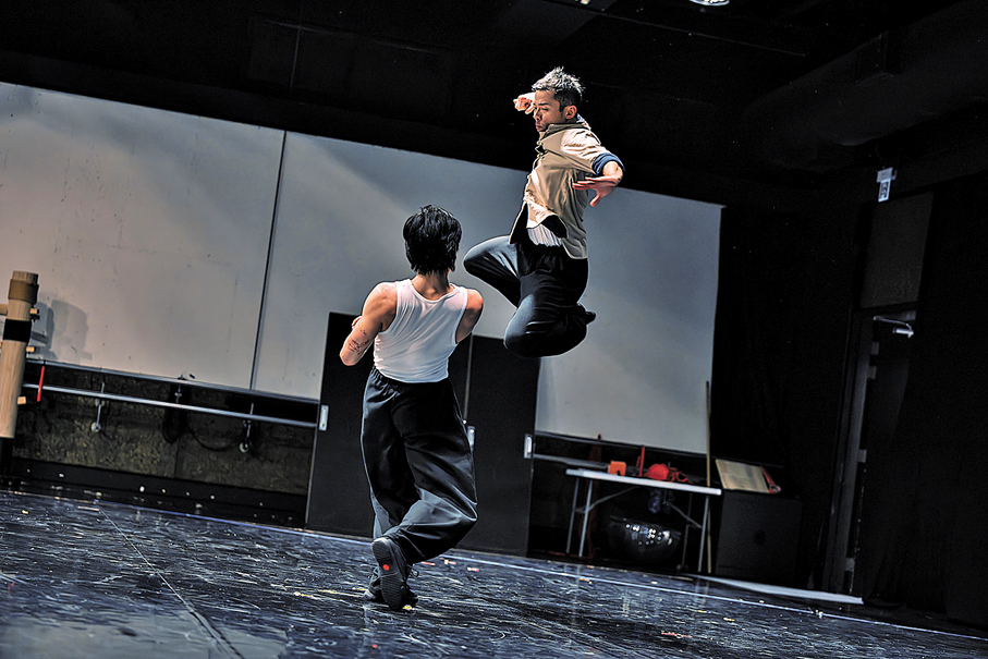 ●舞者經過武術訓練，身體質感發生根本改變。