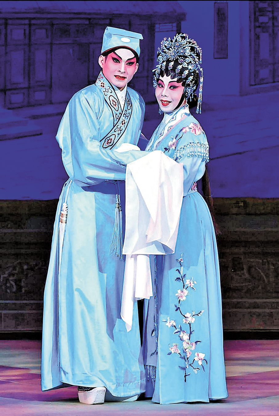 ●莫華敏與陳紀婷（右）今次演出有如武林盛會。