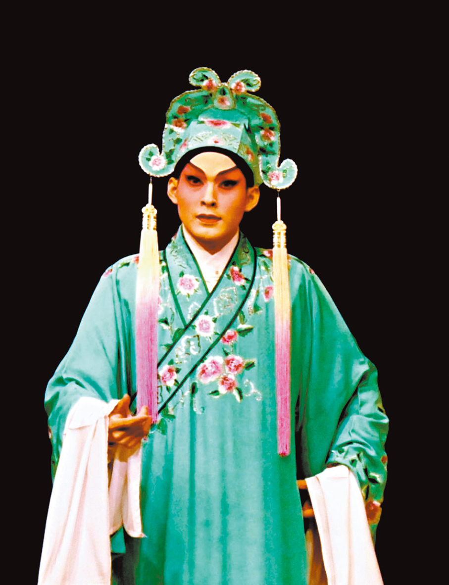 ●莫華敏與陳紀婷戲路闊。在《碧血春秋》中，華敏要一人扮演兩個角色。