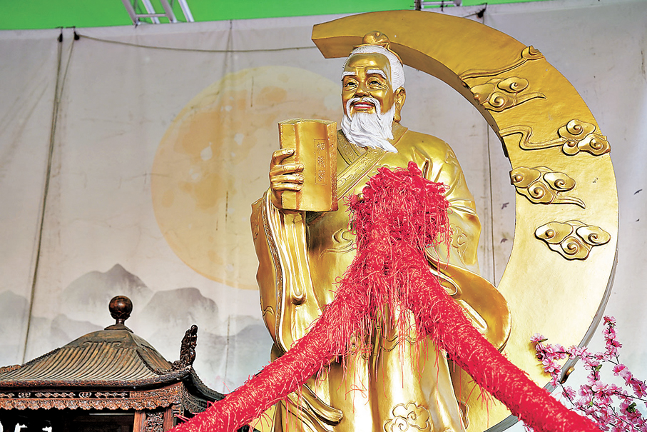 ●月老及佳偶天成神像。 作者供圖