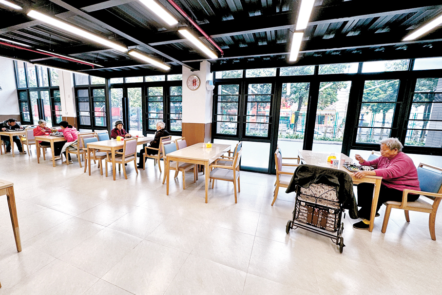 ●桃苑福利中心院內的長者食堂。香港文匯報記者李紫妍  攝