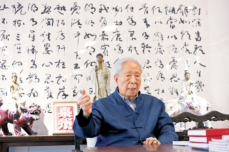 ●施子清認為，大灣區各城市可以各自發揮所長，推動書法藝術發展。 香港文匯報記者曾興偉  攝