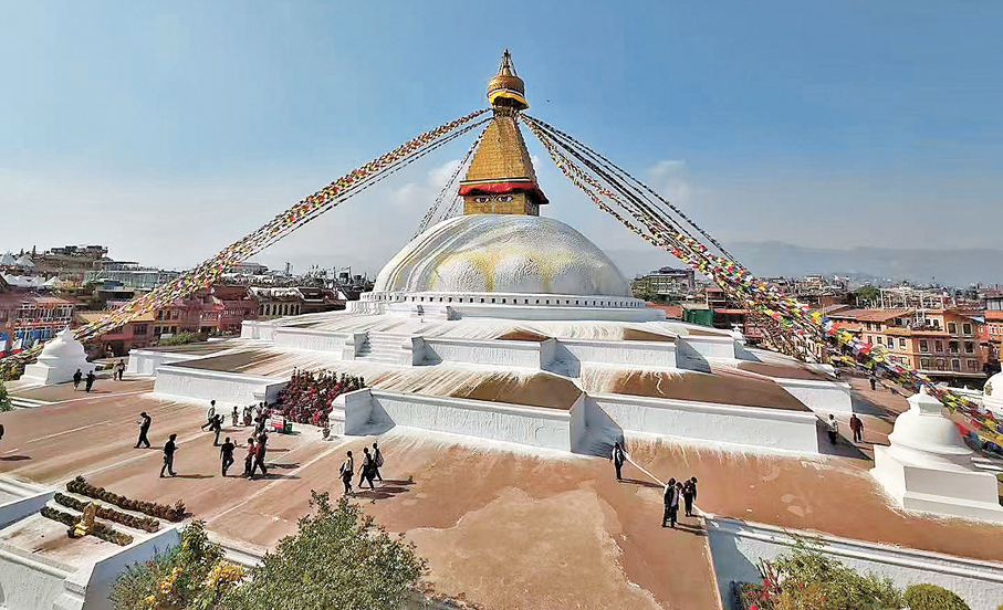 ●博達哈大佛塔是世界上最大的圓佛塔，也是尼泊爾藏傳佛教的核心聖地之一。