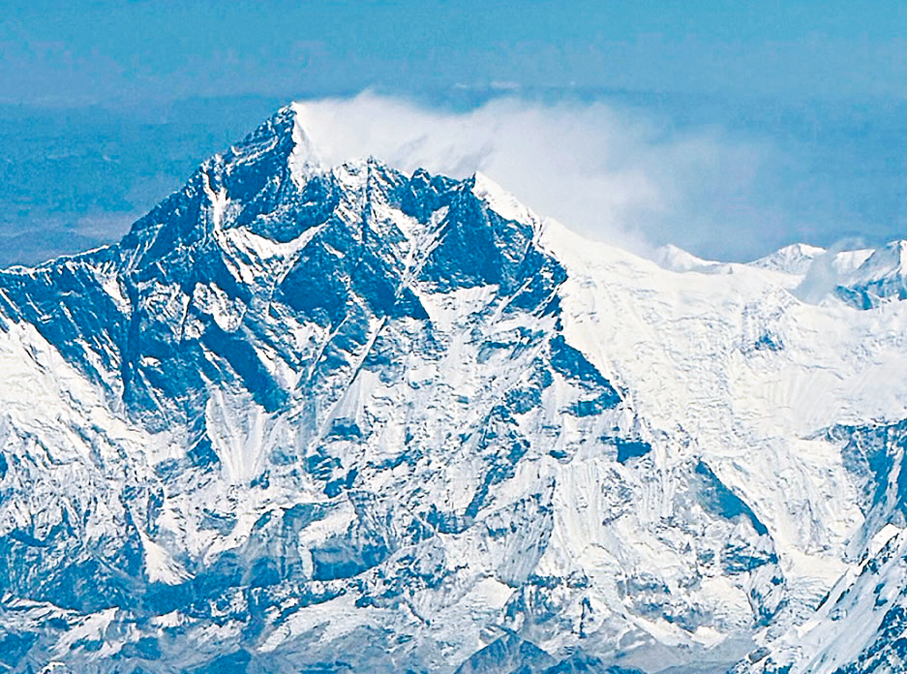 ●從成都出發的航班上，能看到珠穆朗瑪峰山頂。