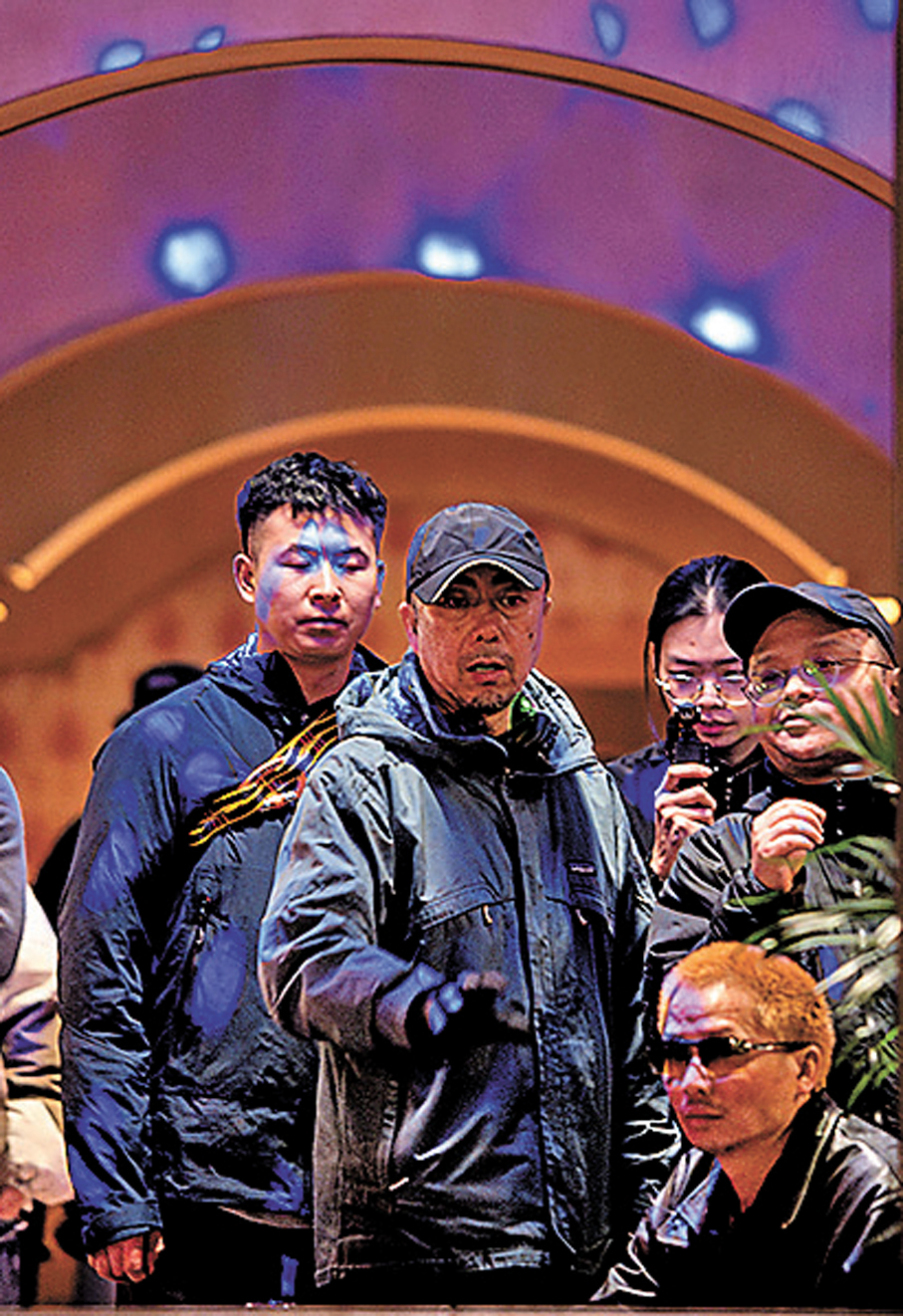 ●在拍攝前，董勁松花大量時間做準備工夫。  受訪者供圖