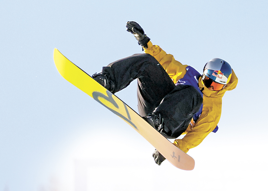 ●蘇翊鳴提前鎖定冠軍後，進行標誌性的勝利滑行。 新華社