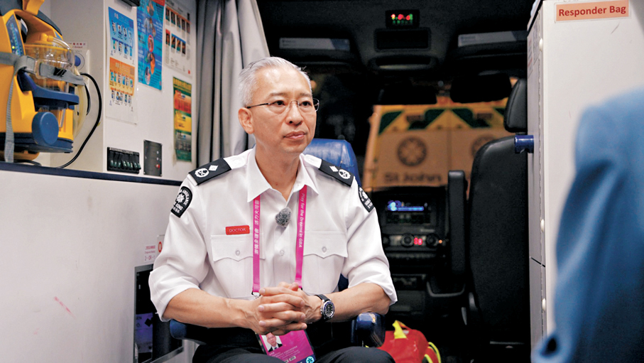 ●香港聖約翰救傷隊高級助理總監（行動） 林育義醫生大讚前線無私付出。香港文匯報記者黃宇威  攝