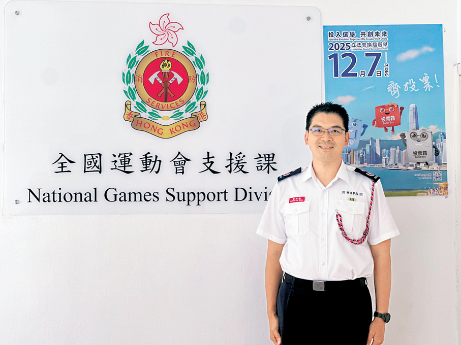 ●消防處助理救護總長（全國運動會支援）鄭梓榮盛讚救護團隊齊心。香港文匯報記者林泳君  攝