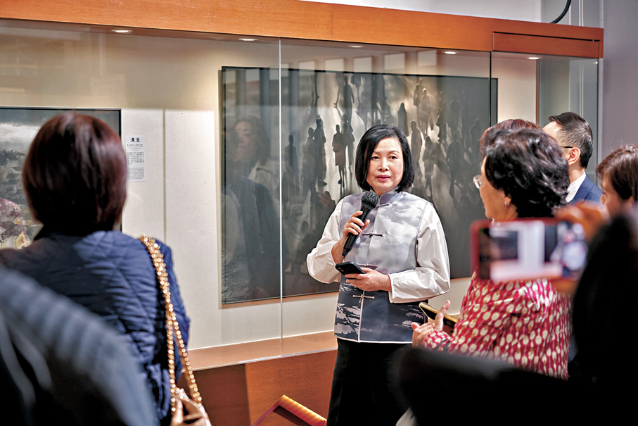 ●賴玉蓮教授帶領展品導賞。