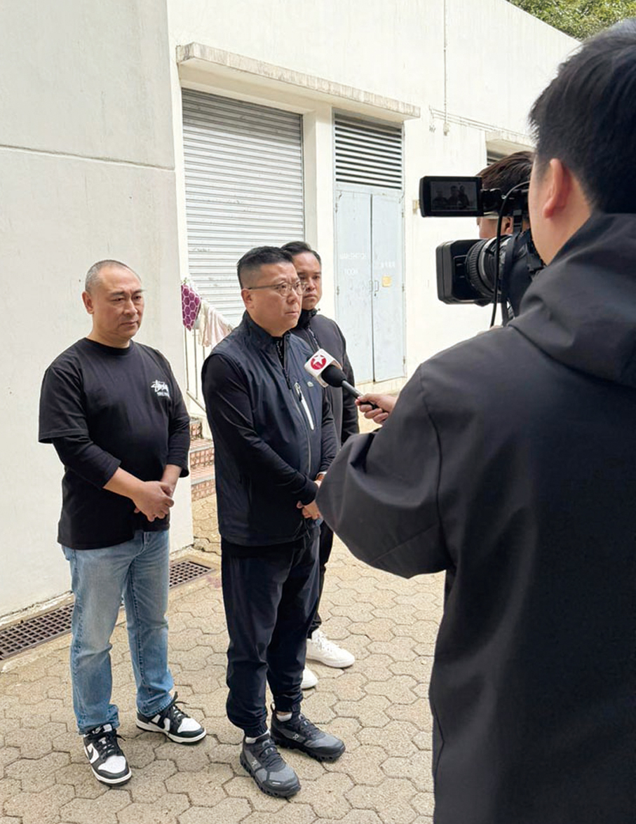 ●2025年11月29日，林建康帶領總會成員在大埔社區中心哀悼宏福苑遇難者後接受傳媒訪問。