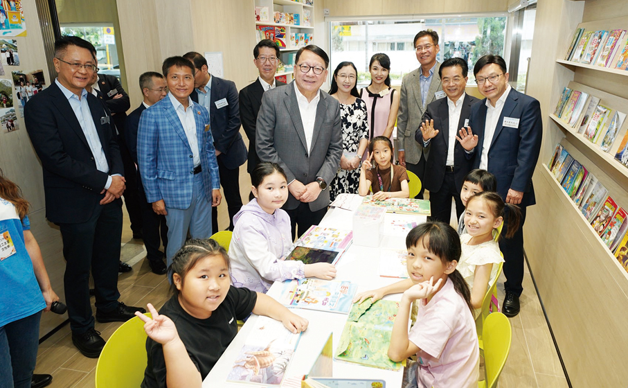 ●2025年6月30日，黃曉君參加深水埗社區客廳開幕。