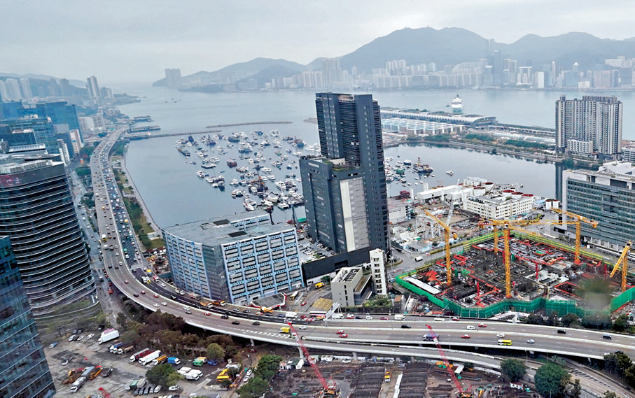 ●觀塘繞道是塞車黑點之一，令九龍東居民感到困擾。 資料圖片